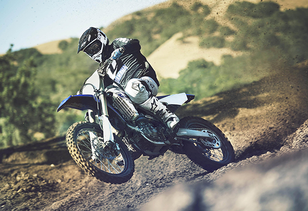 Yamaha YZ 450F 2016: Moto conta com controle de Largada!..